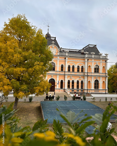 Wallpaper Mural castle in the park Torontodigital.ca