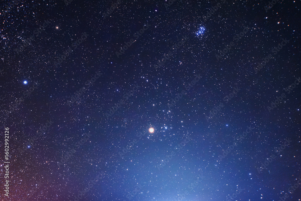 Obraz premium Star-filled night sky with countless twinkling stars and distant galaxies. A breathtaking cosmic view capturing the vastness and beauty of outer space, ideal for astronomy and space themes.