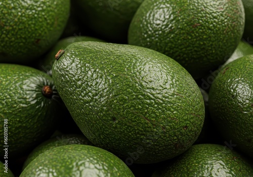 Avocados Abacate Piled Up – Tropical Green Fruit in High Resolution