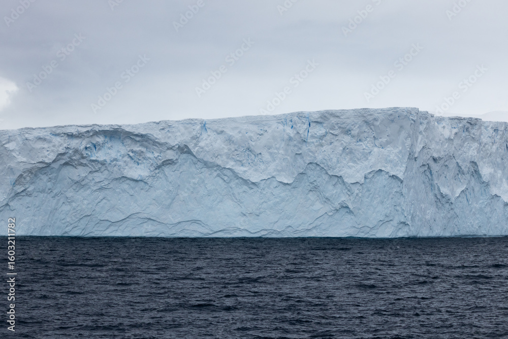 Fototapeta premium Iceberg floating in the Southern Ocean