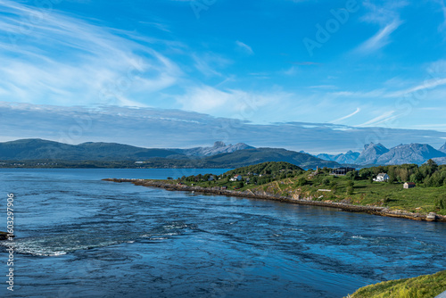 Bodø, la città norvegese a nord del circolo polare artico, tra il Vestfjorden e il Saltjorden