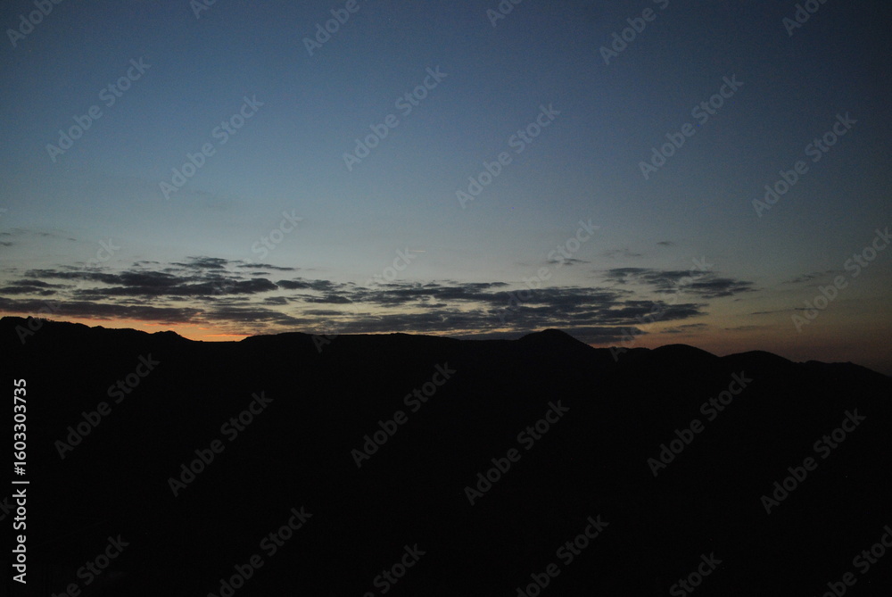 Obraz premium sunset in the mountains