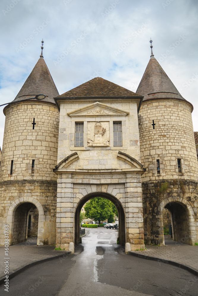 Fototapeta premium the historic Porte Rivotte city gate in Besançon, France, symbolizing urban exploration and defence structures.
