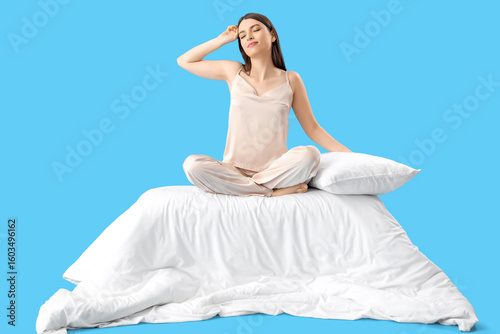 Young woman with soft pillo...