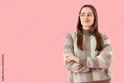 Wondering young woman in ey...