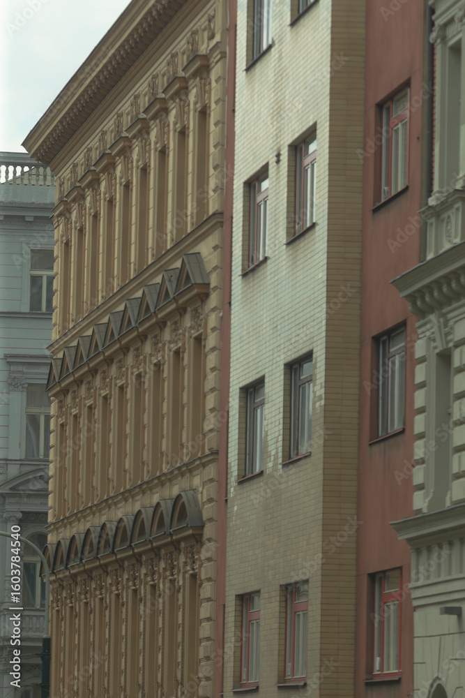 Fototapeta premium A long row of various buildings are neatly lined up on a bustling city street, showcasing the architecture of the urban landscape