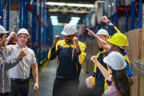 Schilderij op canvas Centered African-American employee being recognized by team members in warehouse