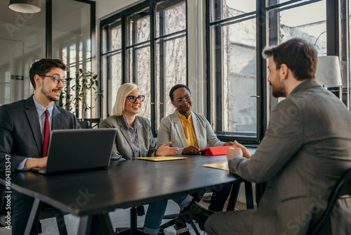 Papier peint Managers interviewing a candidate for a job position in a modern office