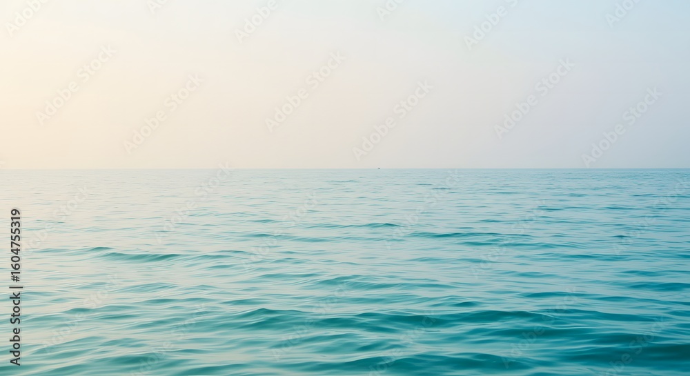 Fototapeta premium Calm ocean horizon with soft pastel sky