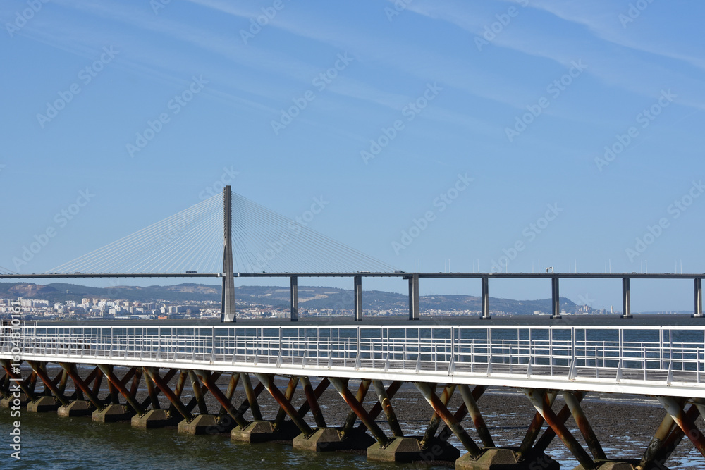 Naklejka premium pont vasco de gama, Parque das Nações, Parc des nations. Lisbonne. Portugal. 