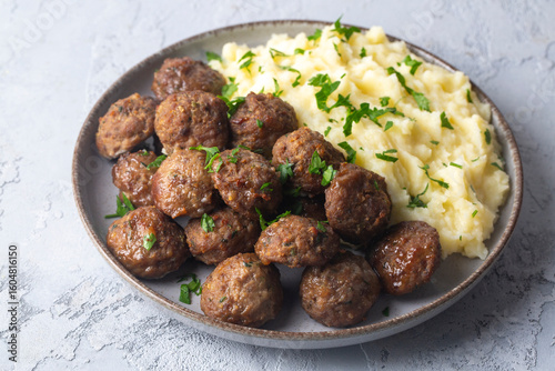 Köttbullar - Traditional Sw...