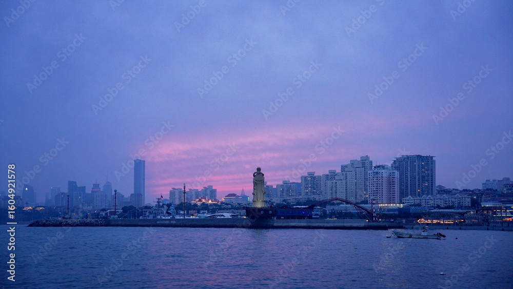 Naklejka premium Sunset in Qingdao 