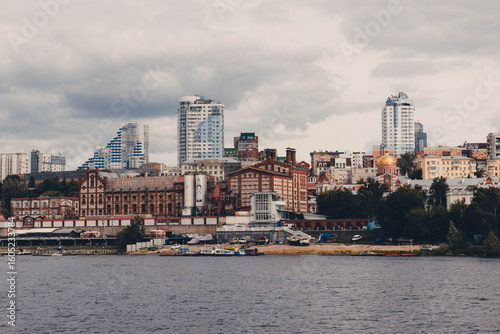 Fototapeta Naklejka Na Ścianę i Meble -  Volga river embankment in Samara, Russia. Panoramic view of the city with skyscrapers and modern buildings 