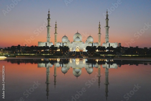 Sunset at Sheikh Zayed Grand Mosque in Abu Dhabi, UAE