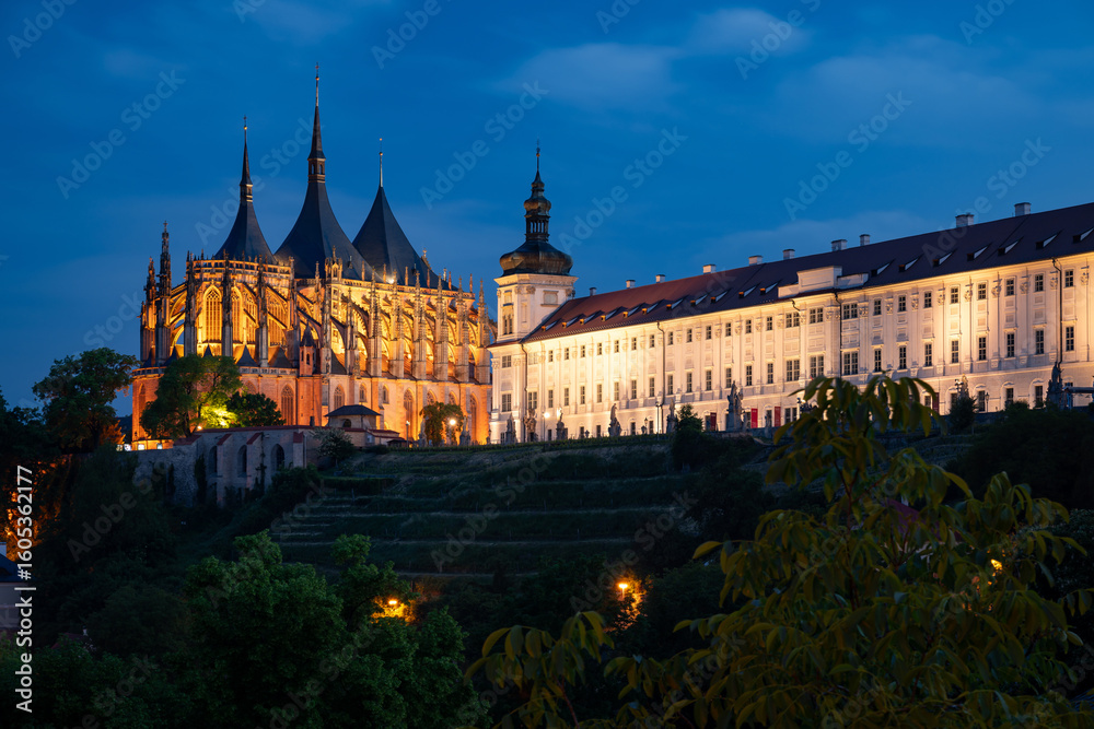 Obraz premium Kutna Hora with it's dominant, St. Barbara's Cathedral, captured illuminated during the blue hour. Romantic atmosphere in UNESCO covered town, Czech Republic.