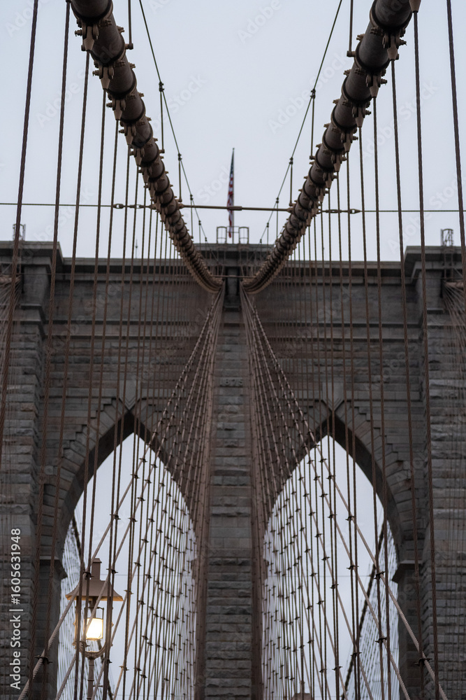 Naklejka premium Iconic Brooklyn Bridge at Twilight
