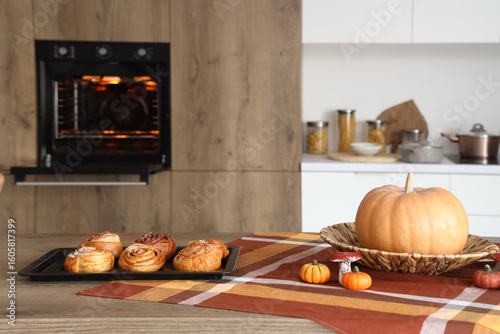 Baking tray with buns and p...