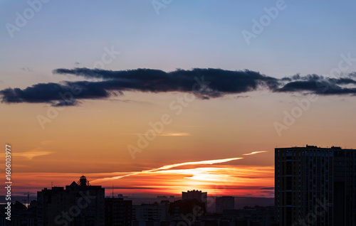 Fototapeta Naklejka Na Ścianę i Meble -  Sunset over the city