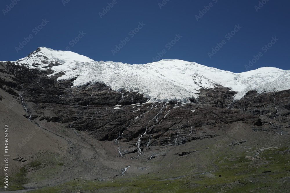 Φωτογραφία the ancient glaciers in the himalaya region, the highest plateau on earth