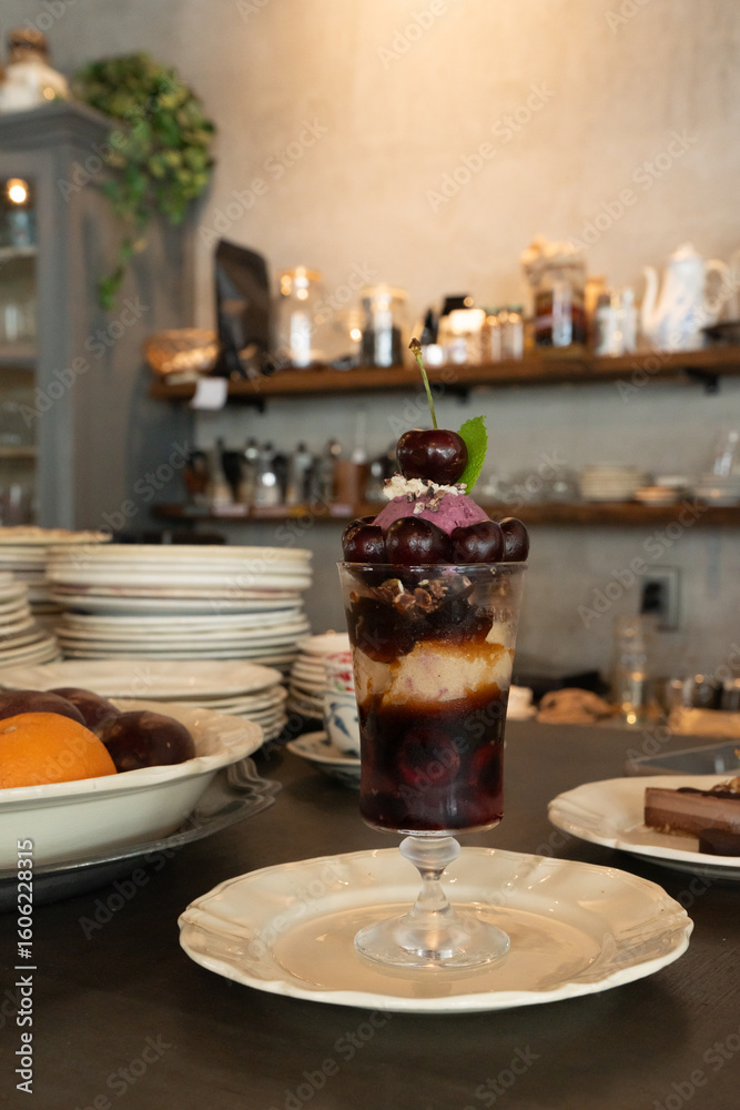 Obraz premium Raw Sweets Cafe Abondanceのアメリカンチェリーパフェ