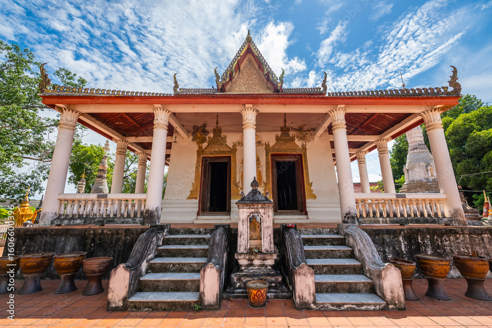 Fototapeta premium Generated imaWat Khongkharam is a historic temple in Ratchaburi, Thailand, with a history of over 200 years. Known for its old murals and peaceful charm, it reflects rich Thai culture and Buddhist tge