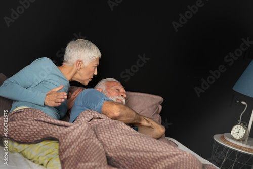 Billede på lærred Senior married couples have emotional tension relationships during long-term rel