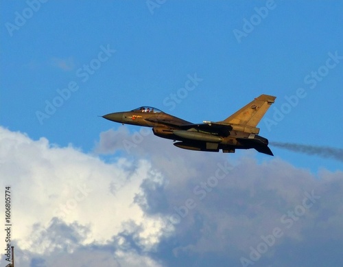 F16 flying in the sky