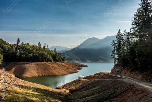 nature scenery near mount shasta on lake shasta california