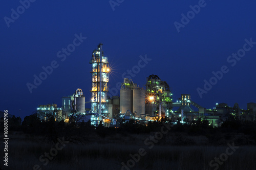 Photos night shot of factory