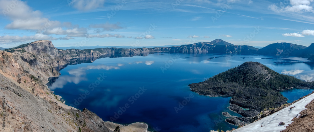 Fototapeta premium Lake view of the lake in the mountains