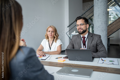 Foto Recruiters interviewing job applicant in modern office meeting room