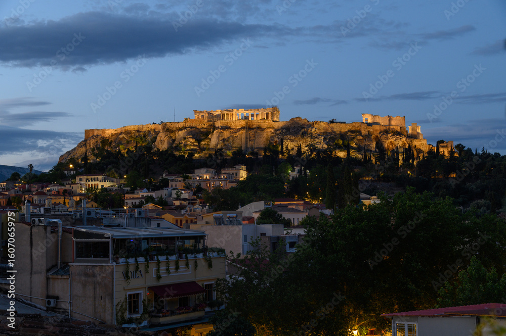 Obraz premium Illuminated Acropolis from an Athenian Rooftop Bar, Athens, Greece