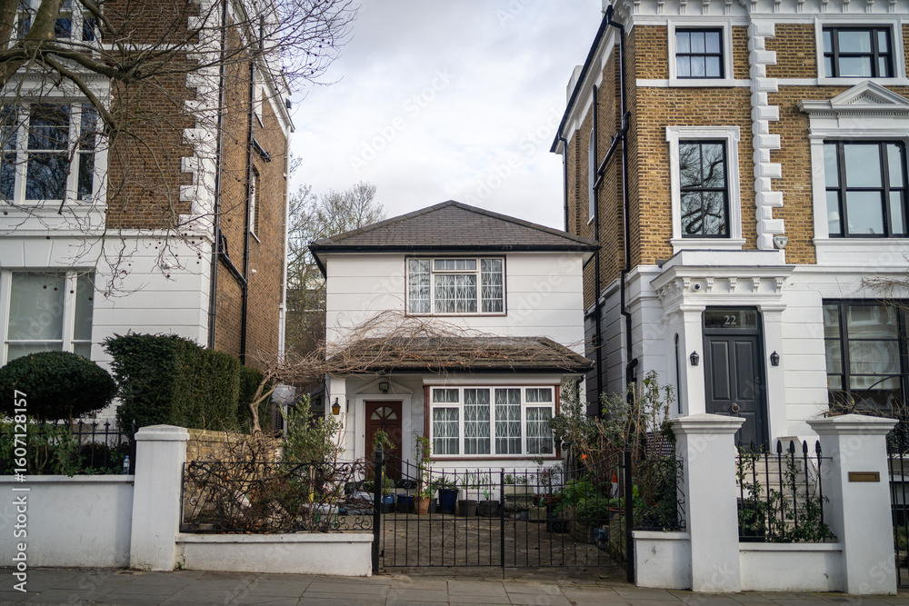 Fototapeta premium Quaint house in London