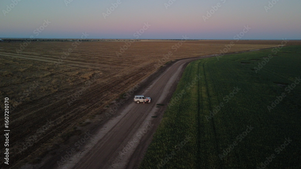 Naklejka premium Sunset over a farm in Australia during working holiday visa