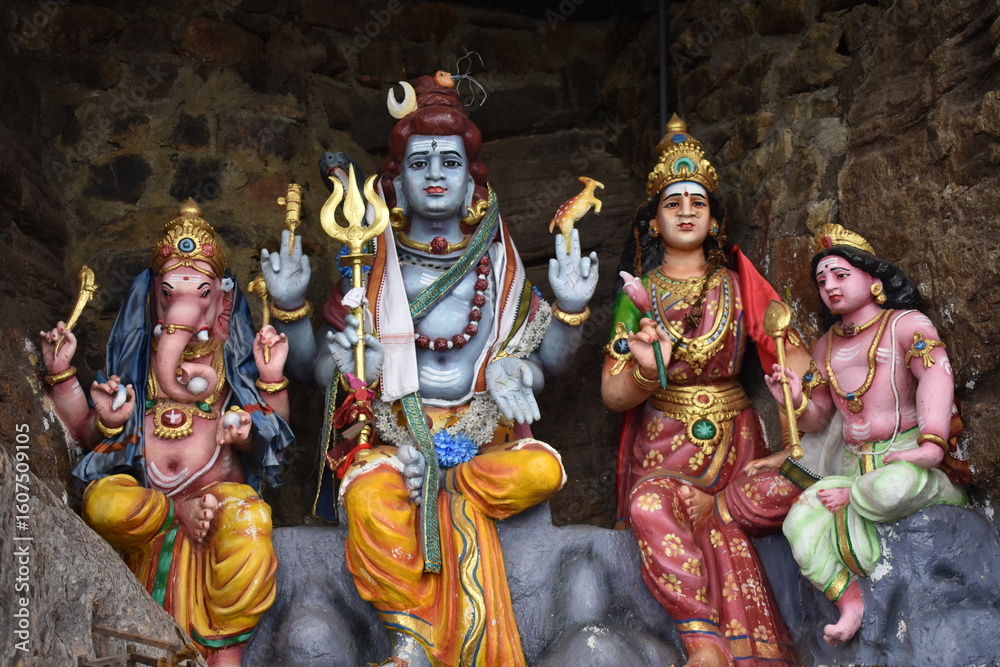 Fototapeta premium Statue of Lord Shiva, Parvati, Skandha Kumar, and Ganesha at the Koneswaram Temple (Thirukoneswaram Kovil), Trincomalee, Sri Lanka.