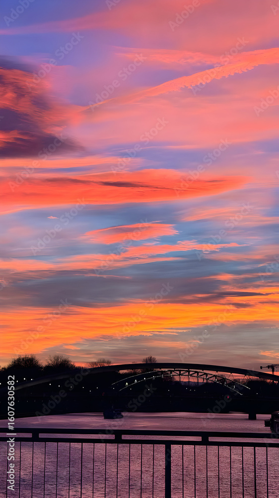 Obraz premium sunset over the river