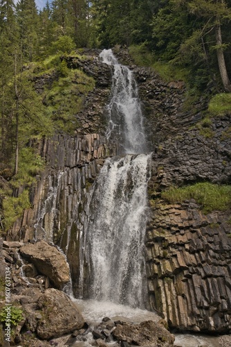Cascate basaltiche canazei val di fassa e rio val de antermont