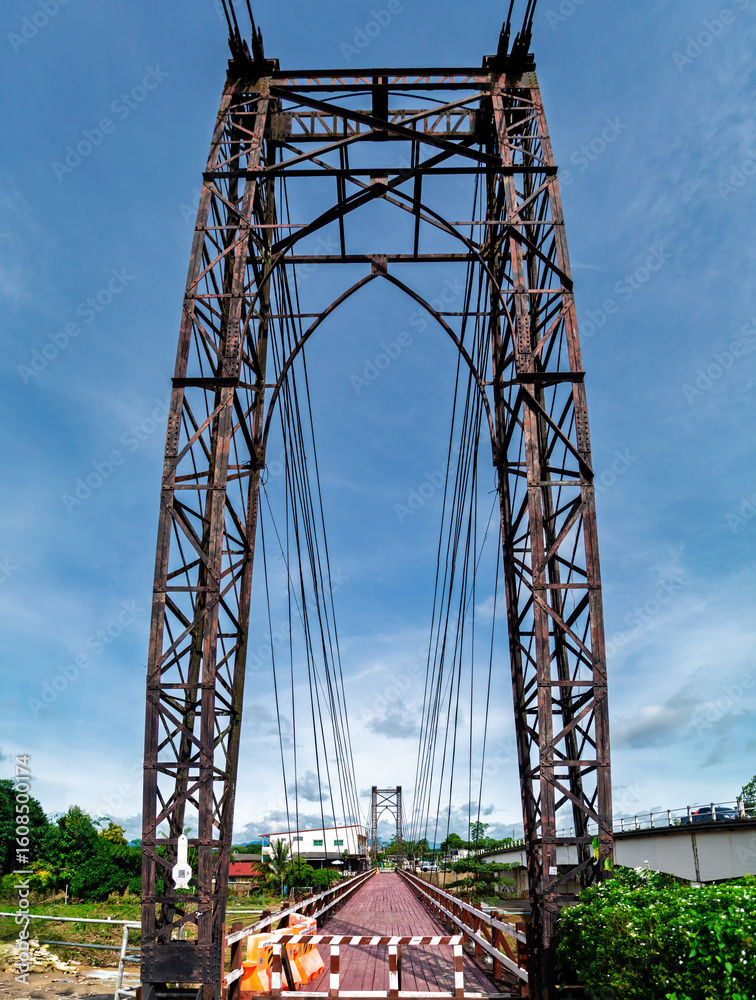 Fototapeta premium Ngao River Bridge, is the old suspension bridge in Ngao city, Lampang province.