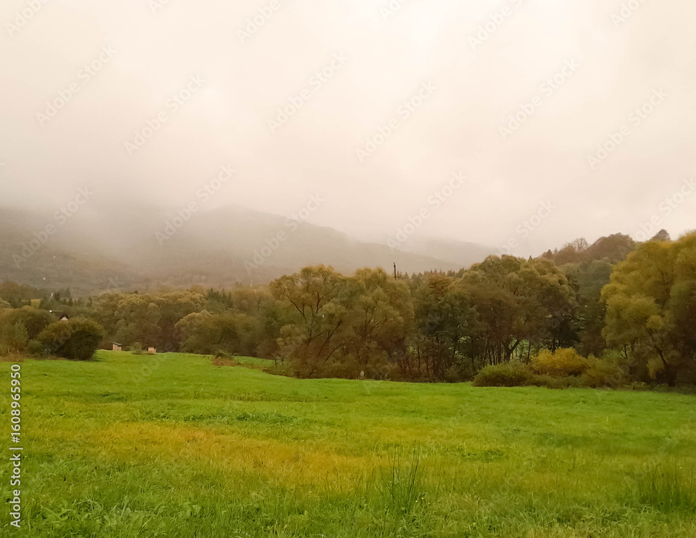 Obraz premium Dark clouds over top of Bieszczady Mountains. Storm is coming.