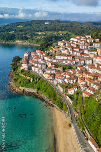 Tableau sur toile Charming fishing village of Lastres in the Asturias region, northern Spain