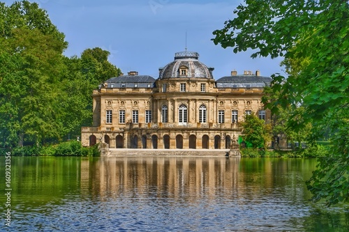 Wallpaper Mural Majestic Castle Favorite Palace Reflected in its Lake on a Sunny Day Torontodigital.ca