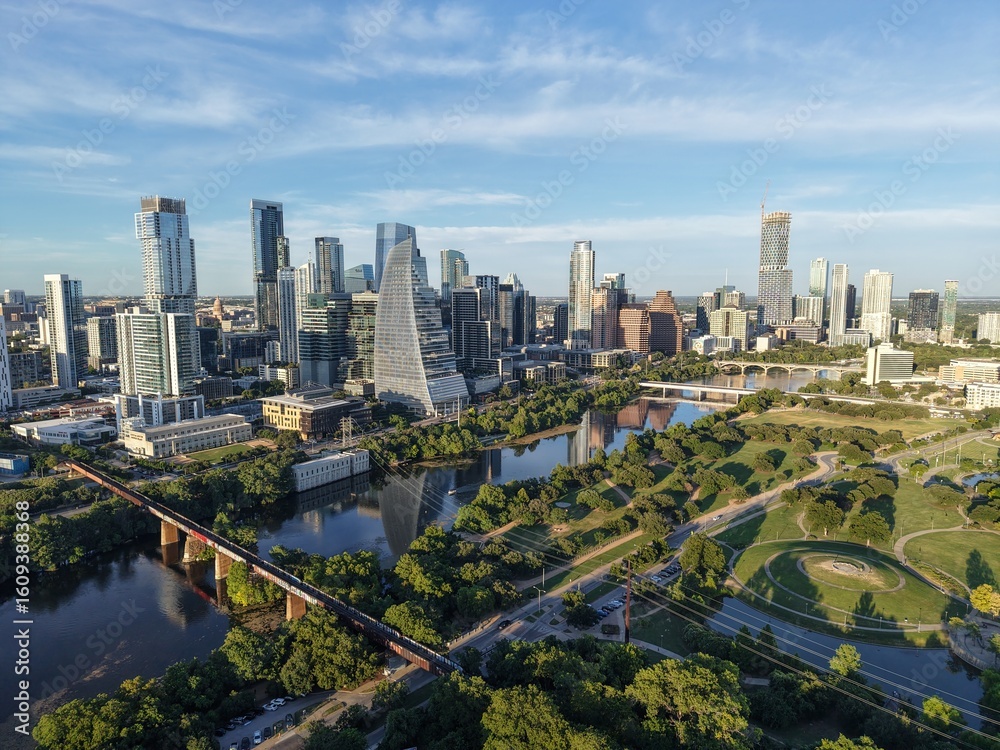 Naklejka premium Beautiful Austin skyline during sunset with a stunning aerial drone view