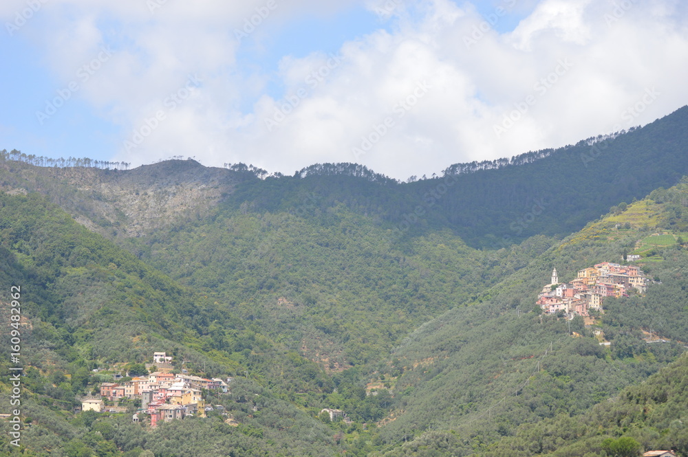 Fototapeta premium view of the mountains