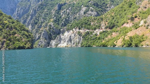 Komanstausee Albanien Fahrt mit der Autofähre von Fierze nach Koman