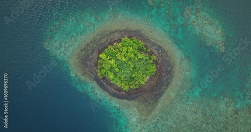 Photos Fiji islands: Breathtaking aerial view capturing a lush tropical island surrounded by vibrant coral reefs in Fiji's crystal clear turquoise waters