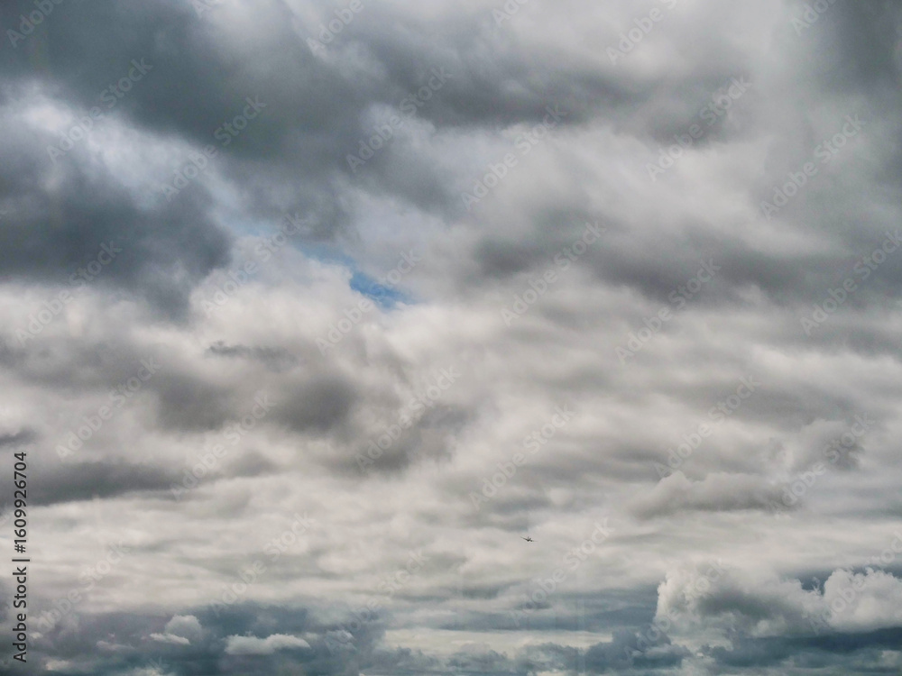 Obraz premium Beautiful dramatic cloudy sky. Nature background for design.