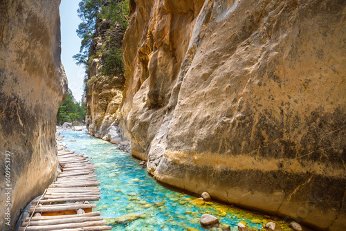 Tableau sur toile National Park Samaria Gorge, hiking trail. Crete, Greece