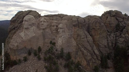 Mount rushmore national memorial featuring four us presidents carved in stone