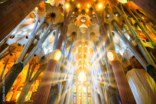 バルセロナのサグラダ・ファミリア聖堂・豪華絢爛内部
