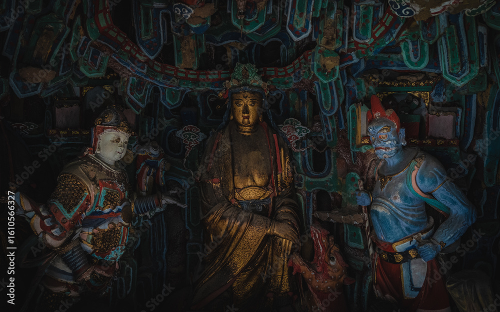 Obraz premium Brass painted Buddha Statue in ancient temple in Shanxi China